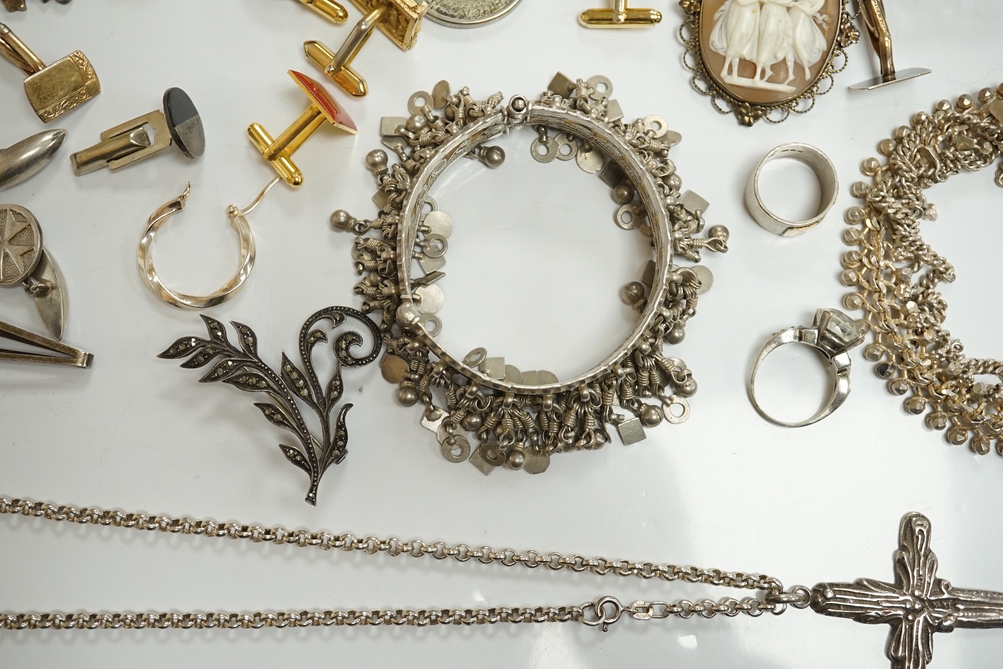 A quantity of assorted mainly silver and white metal jewellery including bracelets, necklace, cufflinks, etc. Condition - poor to fair to good